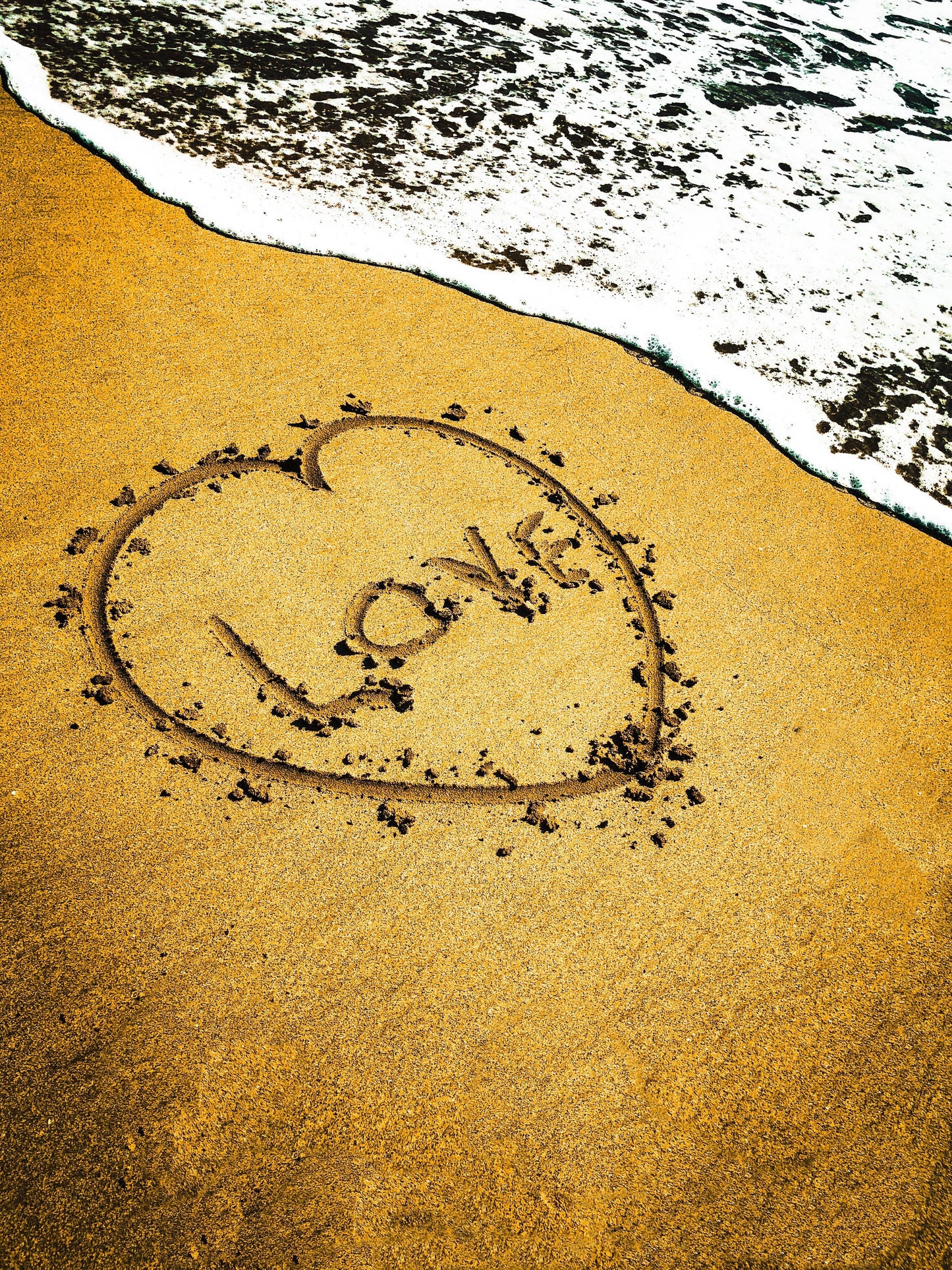 Love on the Beach, Shoreline in Maui-2018